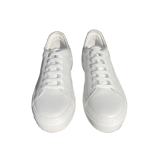 Womens leather sneakers in white with sparkle detial on the edges