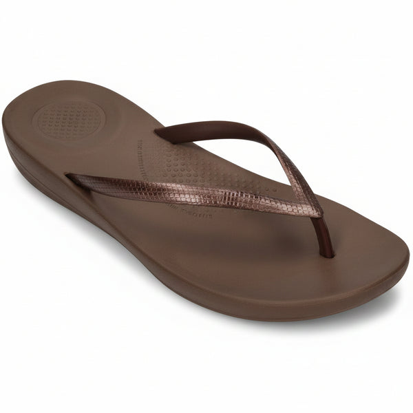 FitFlop iQushion flip-flop in Bronze with metallic straps and textured footbed