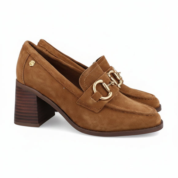 Carmela 161138 camel leather block heel moccasin side view