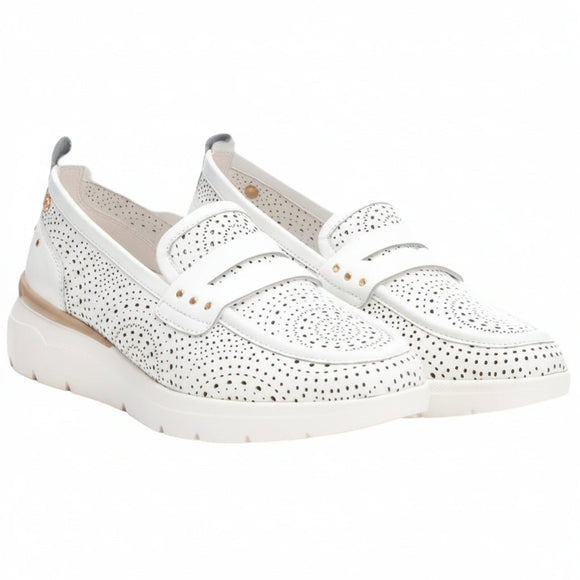 Carmela 162275 white leather wedge moccasin side view