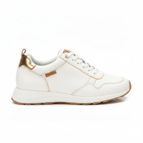 Carmela 162152 white soft sole leather sneaker detail view