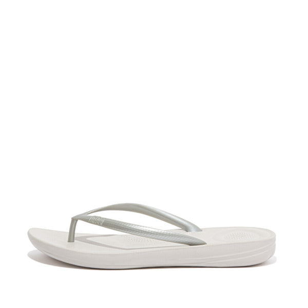 FitFlop iQushion Silver flip-flop, side view showing metallic straps and sole