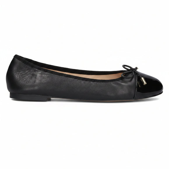 Inuovo A94001 PT Black-Black ballerina pump with patent leather toe and bow detail.