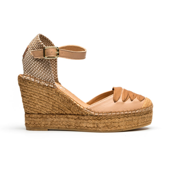 Vidorreta Leather Wedge with detail - Beige