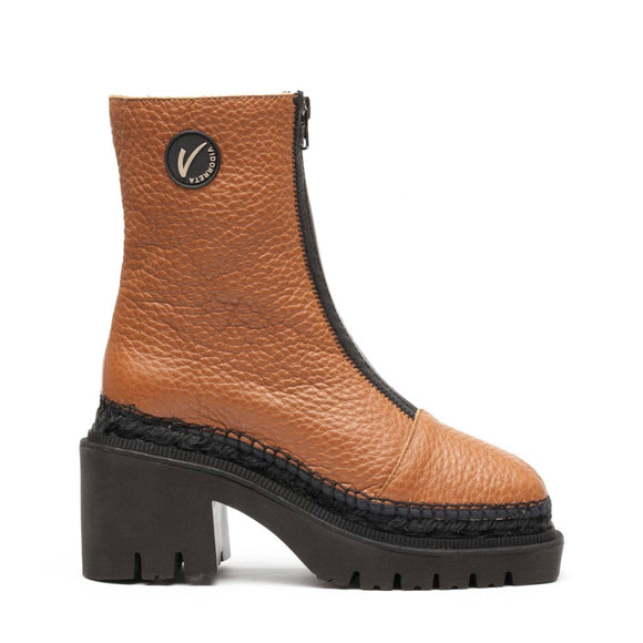 Vidorreta Leather Boot with Front Zip Camel 90500