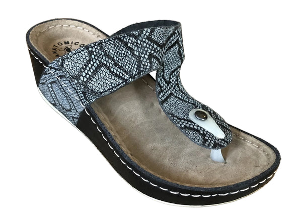 Fratellibabb snake-print thong wedge in Black